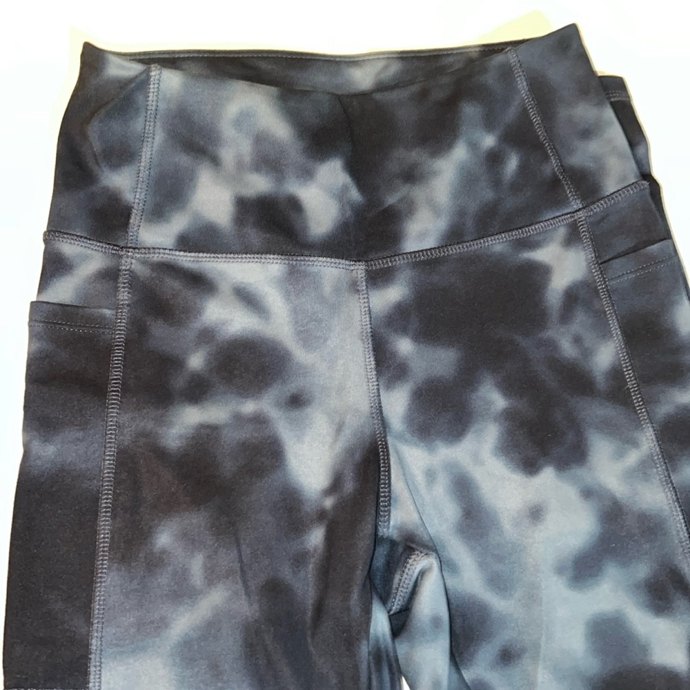 Tie-dye blue workout leggings